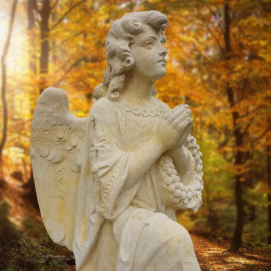 Antiker Engelgrabstein aus Sandstein für eine Einzelgrabstätte - Kalina (Detailansicht) 