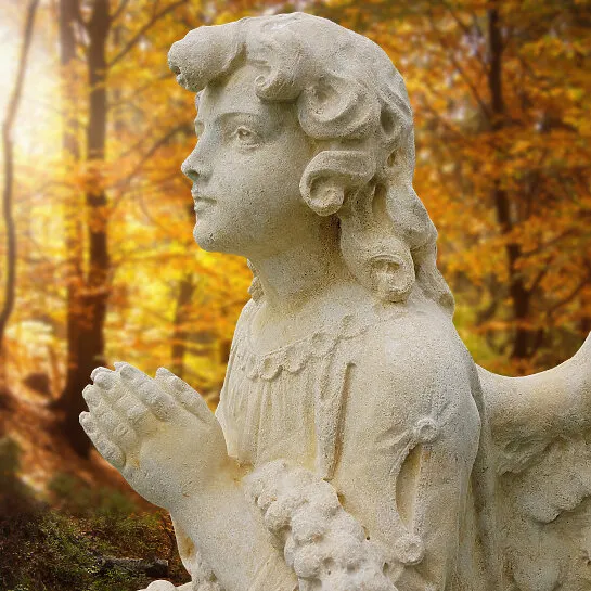 Antiker Engelgrabstein aus Sandstein für eine Einzelgrabstätte - Kalina (Detailansicht) 