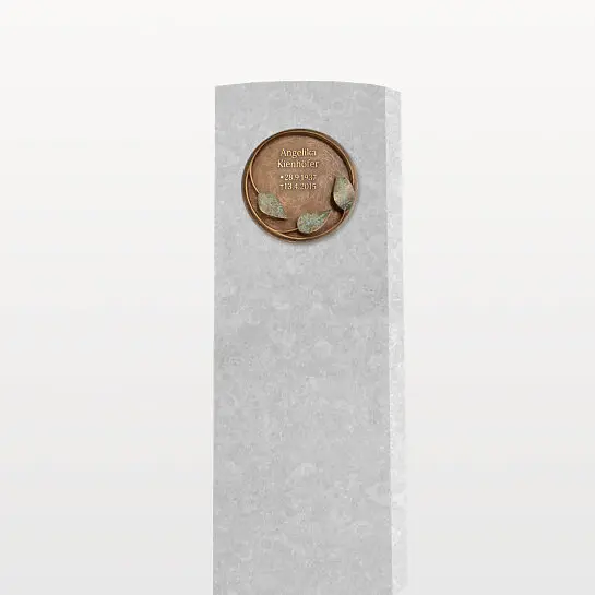 Lapis Vivus – Doppelgrab Grabmal aus Hellem Kalkstein mit Bronze Ornament