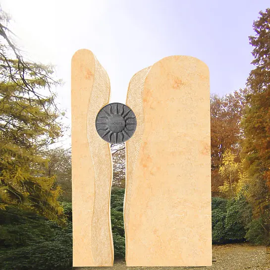 Sonnenschein – Grabdenkmal mit Bronze Sonnenscheibe