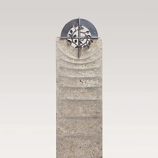 Levanto Cruzis – Doppelgrab Grabstein Muschelkalk mit Kreuz Symbol Bronze