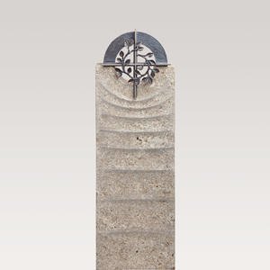 Levanto Cruzis Doppelgrab Grabstein Muschelkalk mit Kreuz Symbol Bronze