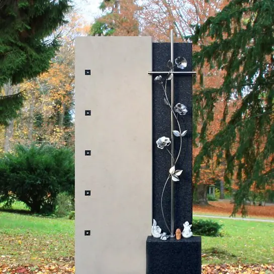 Enola – Doppelgrab Grabstein Naturstein mit Rosen & Kreuz Design