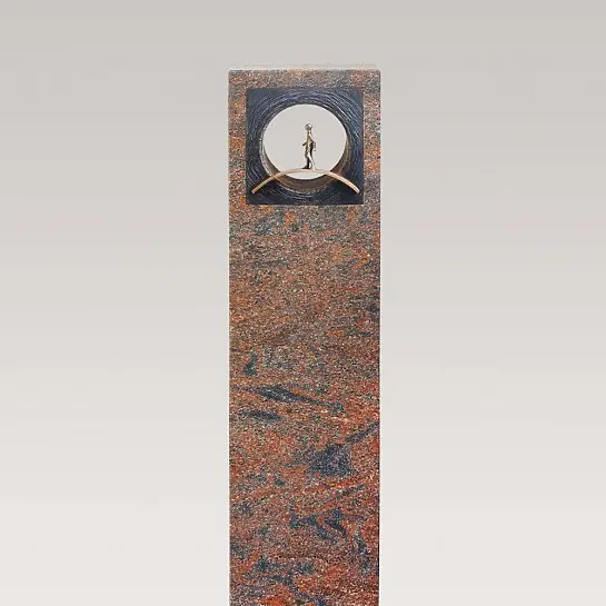 Anzio Ruby – Doppelgrabstein Granit mit Bronzeornament Brücke