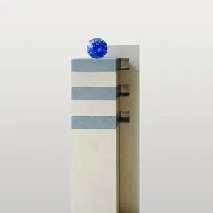 Orvinio Doppelgrabstein Kalkstein Glaskugel Blau