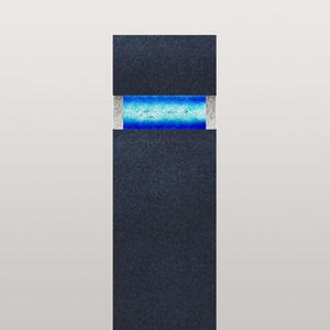 Carisso Vetro Doppelgrabstein Schwarzer Granit mit Blauem Glas
