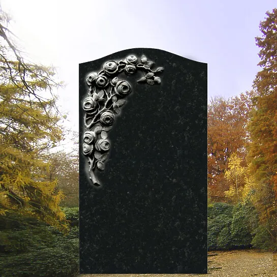 Corianda – Grabdenkmal mit Rosenblüten