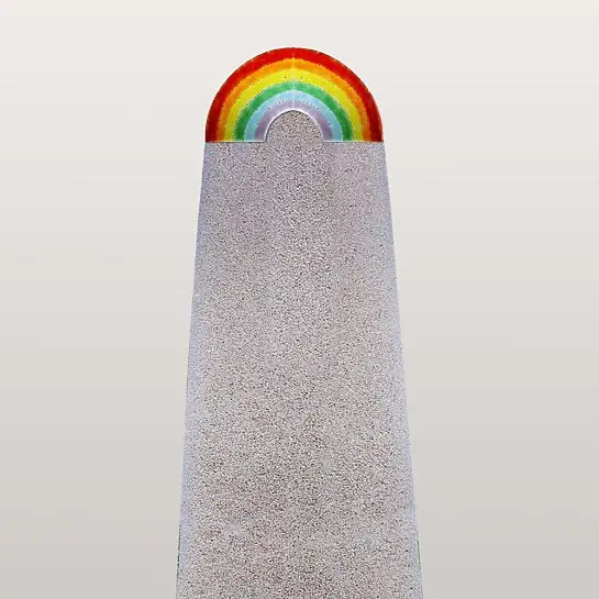 Lucca Arco – Einzelgrabmal Kalkstein mit Glas Regenbogen