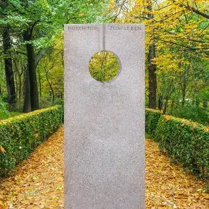 Raphael Moderno Einzelgrabstein aus Granit Aurora mit Runder Öffnung