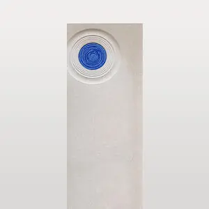 Laval Familiengrabstein aus Hellem Kalkstein mit Glas Element