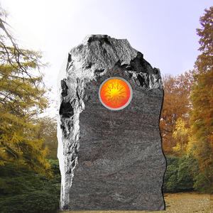 Polaris Grabstein Felsen mit Sonnenglas
