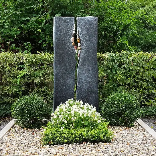 Alegro – Grabdenkmal Doppelgrab modern mit Riss Gestaltung