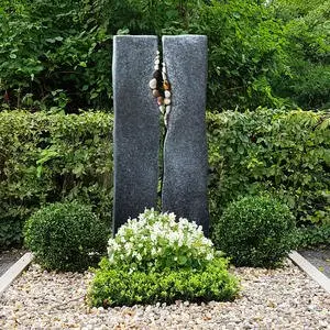 Alegro Grabdenkmal Doppelgrab modern mit Riss Gestaltung