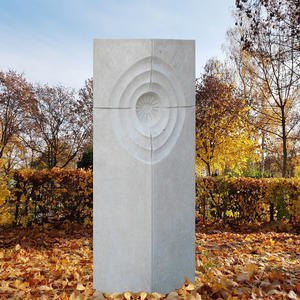 Sigean Grabmal Einzelgrab mit Kalkstein Relief