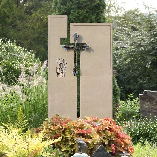 Capretti – Grabstein für Doppelgrab mit Bronze Kreuz