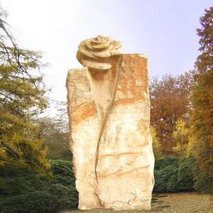 Casina Grabstele mit Rosenblüte