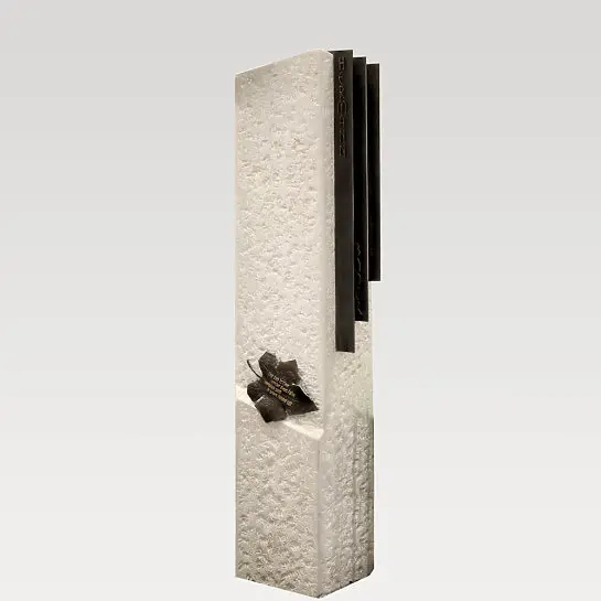 Baculus – Grabstele für ein Doppelgrab aus Kalkstein/Bronze