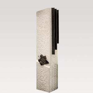 Baculus Grabstele für ein Doppelgrab aus Kalkstein/Bronze