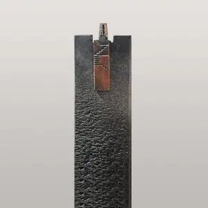 Auxerre Scala Granit Doppelgrabstein Stele mit Bronze Symbol Treppe