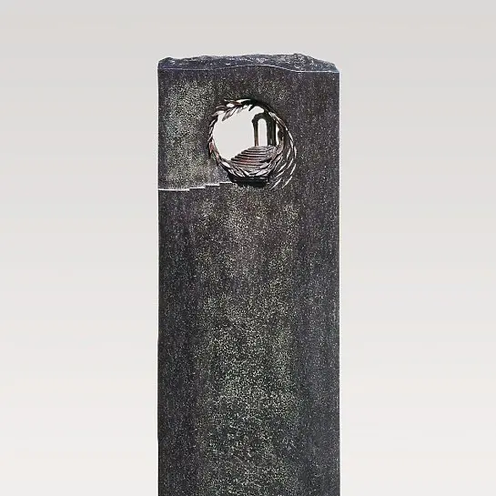 Lumière – Granit Einzelgrab Grabstein mit Bronze Ornament Treppe & Tor