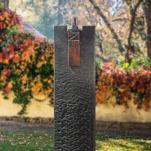 Auxerre Scala Granit Einzelgrabstein Stele mit Bronze Symbol Treppe