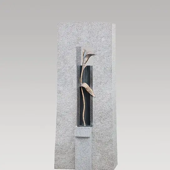 Amico Fiore – Granit Grabstein Einzelgrab mit Bronze Blume