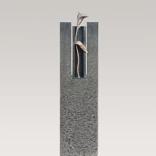 Celenta Flora – Granit Grabstein Stele Doppelgrab mit Calla