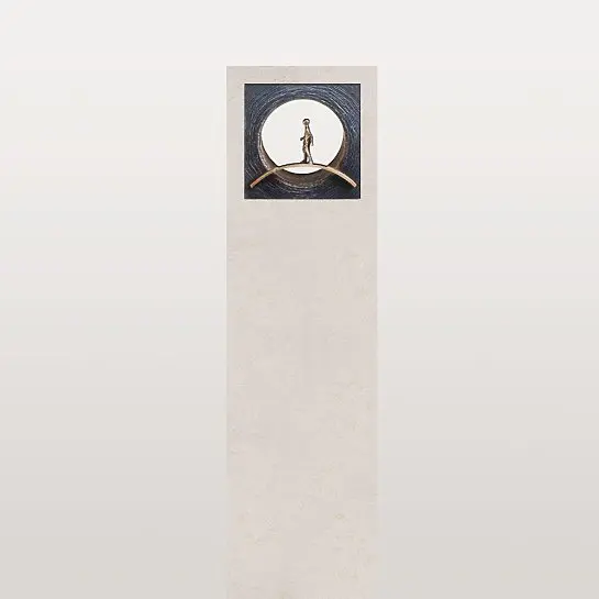 Anzio Bianco – Heller Kalkstein Urnengrabstein mit Bronze Symbol Brücke