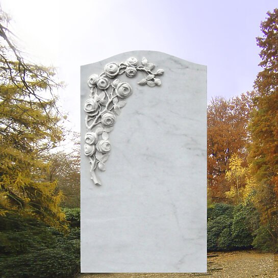 Corianda – Grabdenkmal mit Rosenblüten