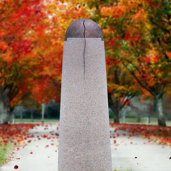 Lucca Bronzo – Kalkstein Doppelgrabmal Stele mit Bronze Symbol Riss