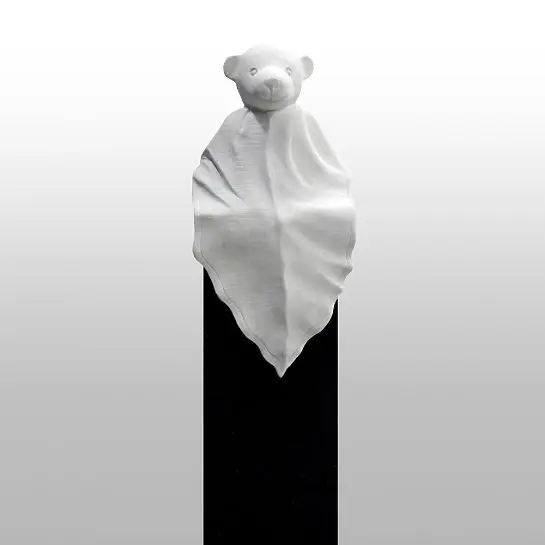Knut – Kindergrabstein Naturstein Modern mit Teddy Figur