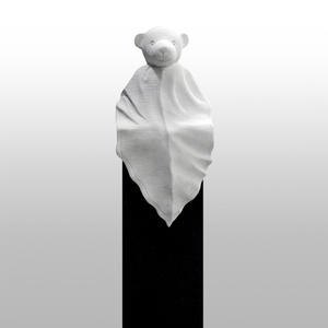 Knut Kindergrabstein Naturstein Modern mit Teddy Figur