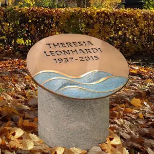 Alassio Kleiner Grabstein für Ein Urnengrab mit Runder Bronze Schriftplatte