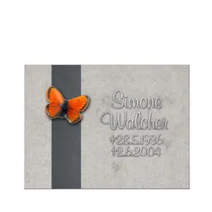 Grazia Liegeplatte Urnengrab in Kalkstein mit Glas Schmetterling & Beschriftung in Edelstahl