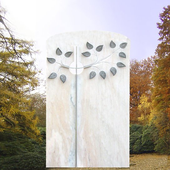 Albero – Grabdenkmal mit Lebensbaum