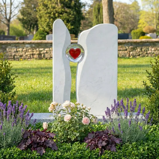 Marmor Urnengrabmal mit Herz Glaseinsatz - Lubliana (Detailansicht) 