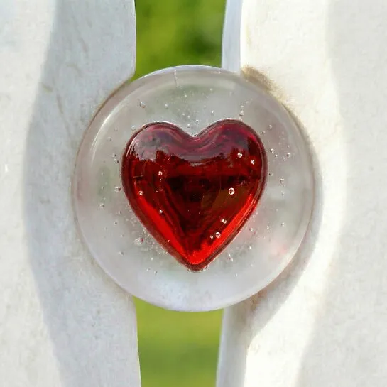 Marmor Urnengrabmal mit Herz Glaseinsatz - Lubliana (Detailansicht) 