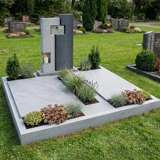 Moderner Doppelgrabstein mit Gablaterne & Edelstahl Ornament mit Vogel - Saverno (Detailansicht) 