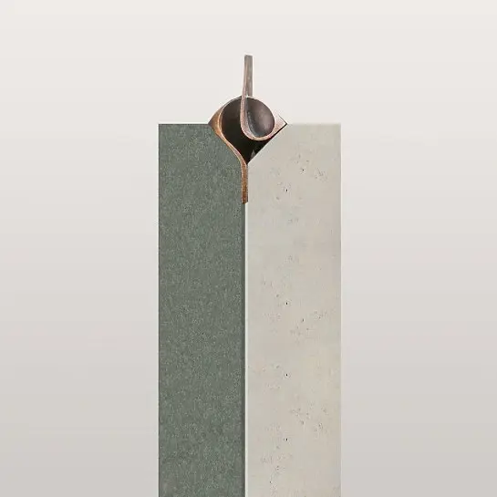 Mondavio – Moderner Doppelgrabstien Zweifarbig aus Jura Kalkstein mit Bronze Ornament