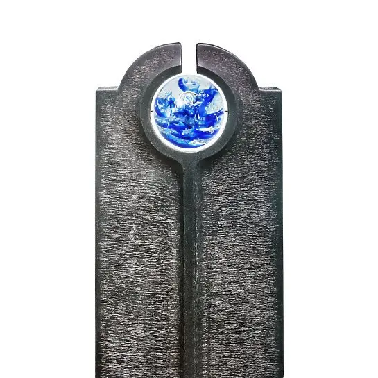 Novara Icona – Moderner Granit Doppelgrabstein mit Blauer Glas Kugel