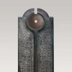 Novara Disco Moderner Granit Urnengrabstein mit Bronze Scheibe