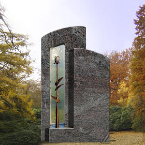 Vincenzo Grabstein Ensemble mit Rose