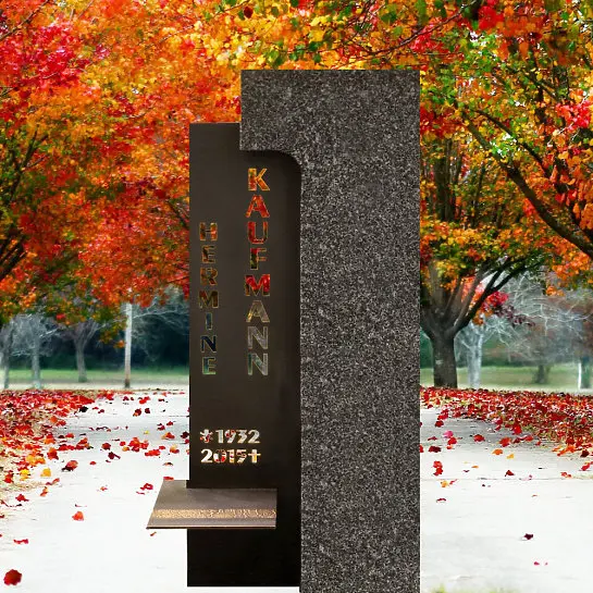 Memento – Modernes Grabstein-Design in Granit & Metall für ein Urnengrab