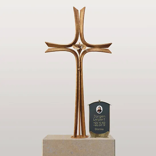 Modernes stehendes Grabkreuz aus Schmiedebronze für ein Einzelgrab - Agapido (Detailansicht) 