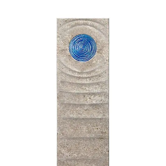 Levanto Celeste – Muschelkalk Einzelgrab Grabstein mit Glas Element in Blau