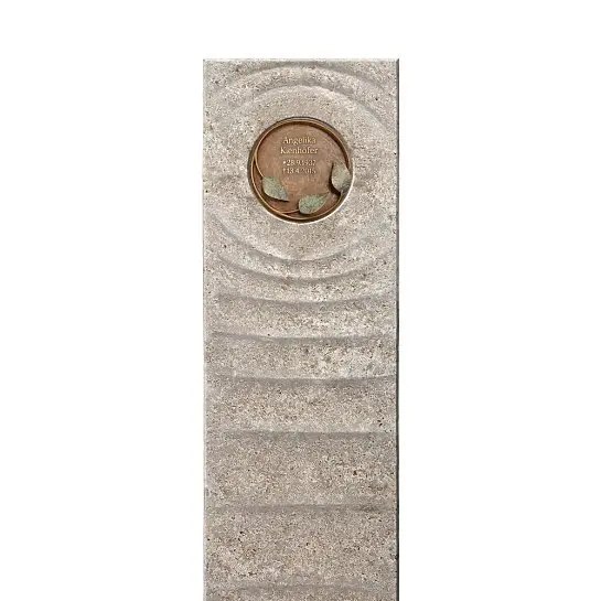 Levanto Florale – Muschelkalk Urnengrabstein mit Bronze Symbol Floral