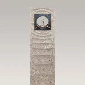 Anzio Nova Muschelkalkstein Urnengrabstein mit Bronze Ornament