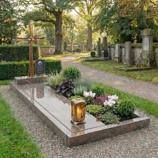 Schmiedeisernes Kreuz aus Bronze mit Sockel für ein Einzelgrab - Agapido (Detailansicht) 