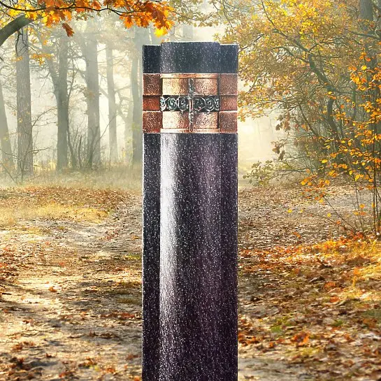 Santuario – Schwarze Granit Doppelgrab Stele mit Bronze Tabernakel