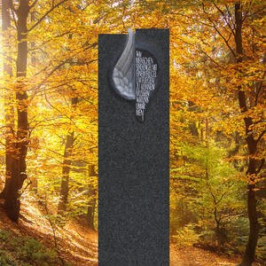 Fleurie Schwarzer Urnengrabstein Granit Stele mit Flã¼gel Relief